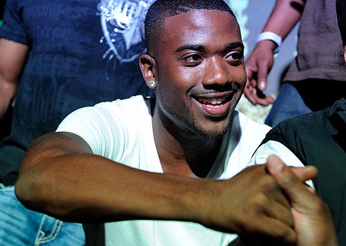 Ray_J_at_his_table