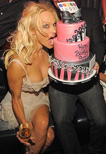 Pamela_Anderson_at_Chateau_Nightclub__Gardens