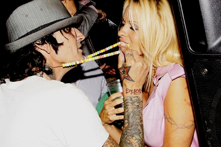8.1.09PamelaAndersoneatsoffTommyLeesCandyNeckace