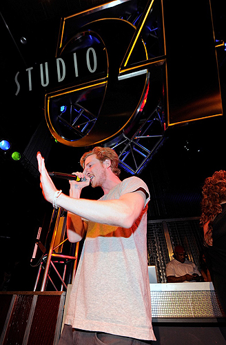 Asher_Roth_performing_at_Studio_54_Las_Vegas_8.6.11