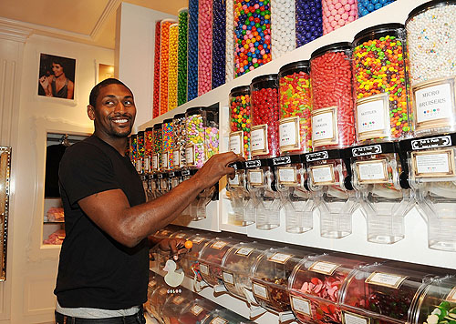 Ron_Artest_shopping_at_Sugar_Factory