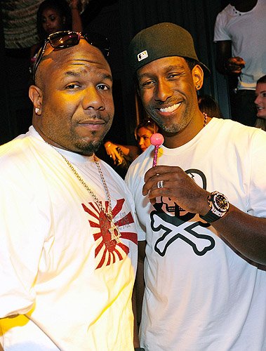 Boyz_II_Men_enjoy_the_luxurious_VIP_section_at_Chateau_Nightclub__Gardens