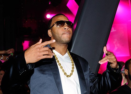 Flo_Rida_enjoys_Akons_performance_in_lavish_VIP_area_at_Chateau_Nightclub__Gardens