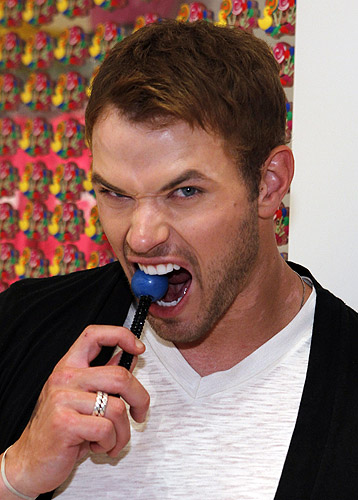 Kellan_Lutz_with_Couture_Pop