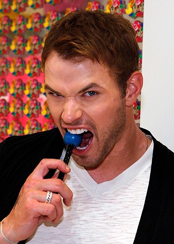 Kellan_Lutz_with_Couture_Pop