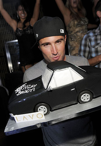 Brody_Jenner_with_birthday_cake_at_LAVO