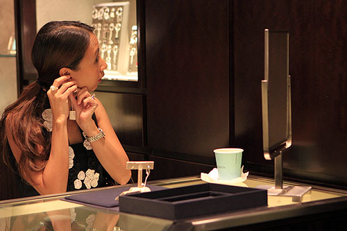 Guest_tires_on_earrings_at_the_Fashions_Night_Out_event_to_create_fun_fall_looks_at_Tiffany__Co._at_the_Forum_Shops_inside_Caesars_Palace