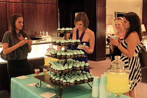 Guests_enjoy_refreshments_at_Fashions_Night_Out_at_Tiffany__Co._inside_Caesars_Palace