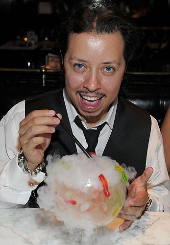 Carlos_Ramirez_with_White_Gummi_goblet