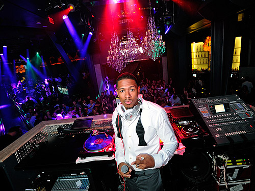 Nick_Cannon_DJ_Booth_Chateau_9_23_11