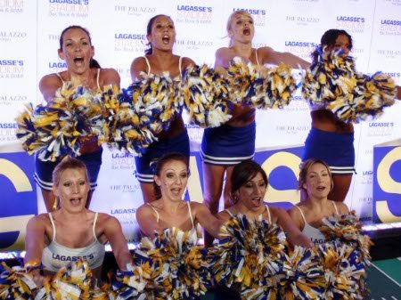 Lagasse-Stadium-Cheerleaders