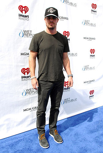 Stephen_Amell_WET_REPUBLIC_iHeartRadio_Blue_Carpet
