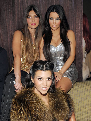 Brittny_Gastineau_Kim__Kourtney_Kardashian_at_TAO_LV_for_Kims_bday_with_FALLOUT_NEW_VEGAS