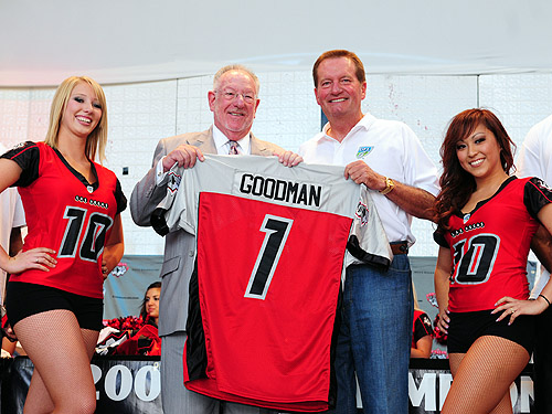 Mayor_Goodman_and_Locomotives_Coach_Fassel_and_a_few_cheerleaders