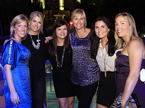 Tiffani_posing_with_fans