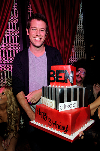 Ben_Lyons_wth_cake_at_LAVO
