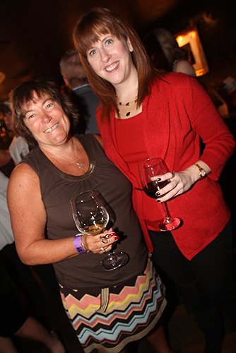 Laura_Herlovich_Lori_Nelson_-_credit_Hew_Burney