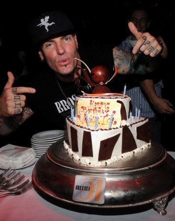 VanillaIce-Studio54-10.30.09-2