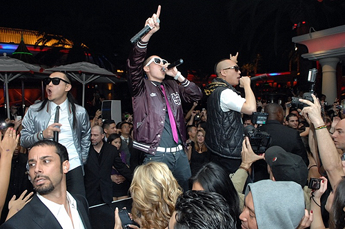 Surrender_Far_East_Movement_3