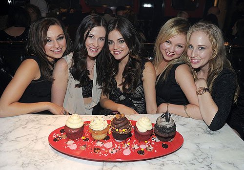 Lucy_Hale_and_friends_at_Sugar_Factory