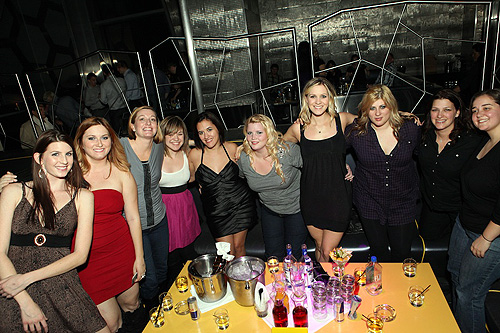 Kelly_Clarkson_at_Moon_Nightclub_11.12.10_credit_Shane_ONeal_9_Group