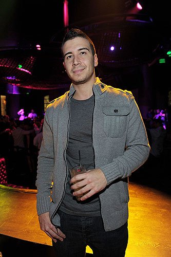 Vinny_Guadagnino_stopped_by_to_catch_Menounos_performance