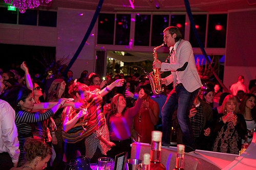 Sax_Player_at_Bagatelle_Grand_Opening