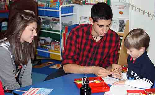 Students_Working_Together_AEC