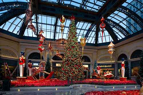 Bellagio_Conservatory_-_2010_-_Winter_Display_-_Wideshot