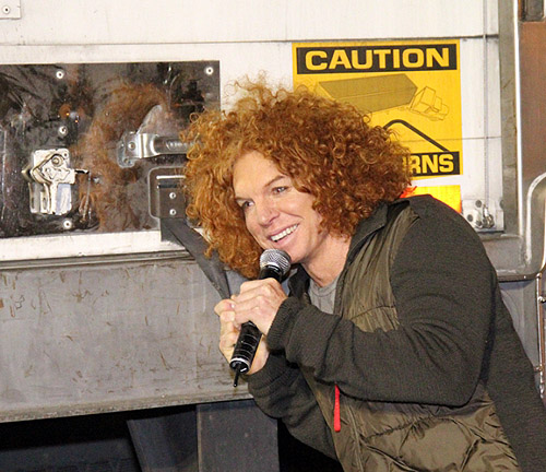 Carrot_Top_closes_fourth_truck_at_KLUC_Toy_Drive