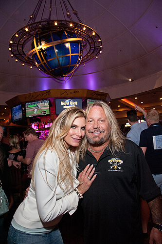 06.28.15 Vince Neil Center Bars Final Toast Party 2