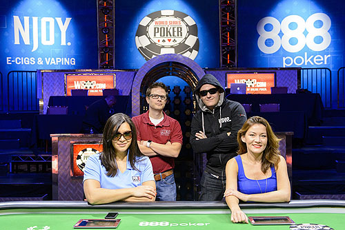 WSOP.coms Battle of the News Group Shot Photo Credit JAYNE FURMAN WSOP