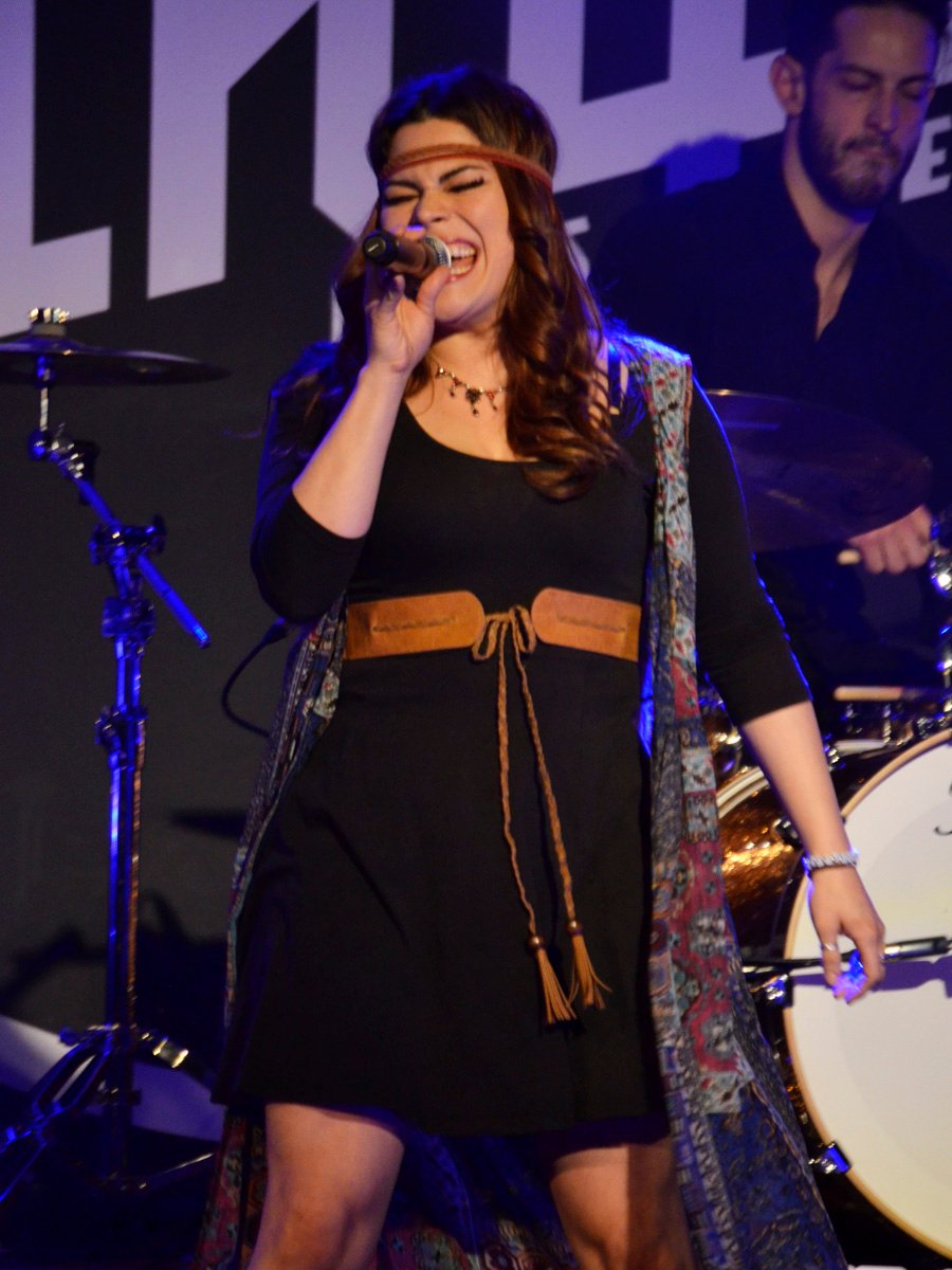 Jessenia Paz Mondays Dark Jan 3180