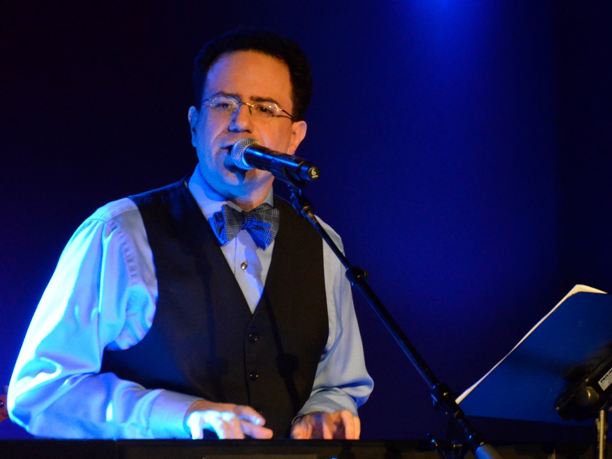 Kenny Davidsen Mondays Dark Jan 3038