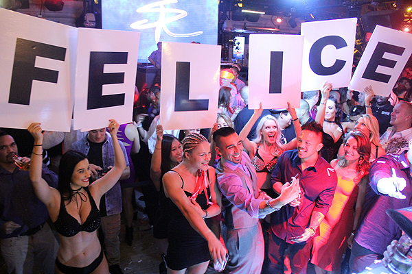 Felice Herrig taking photos with fans